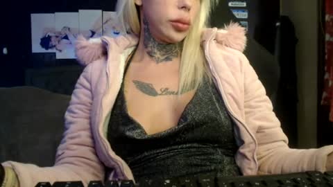 tatuada_safada online show from July 14, 12:13 am
