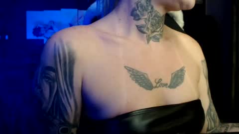 tatuada_safada online show from July 26, 7:37 am