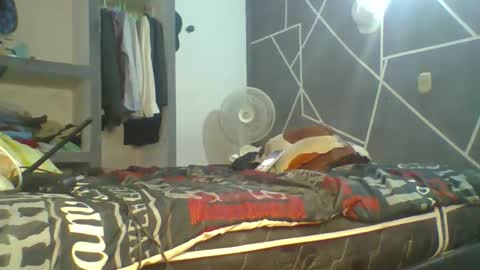 Snapshot of tauron420 chatting on December 10, 12:28 am tauron420 online show from December 10, 12:28 am