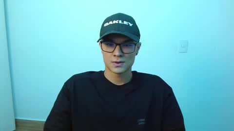 Snapshot of taurus4k chatting on February 17, 1:25 am taurus4k online show from February 17, 1:25 am