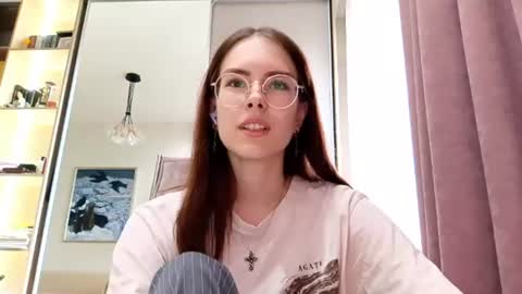 Snapshot of tawnyzenisek chatting on July 4, 9:26 am Veronica online show from July 4, 9:26 am