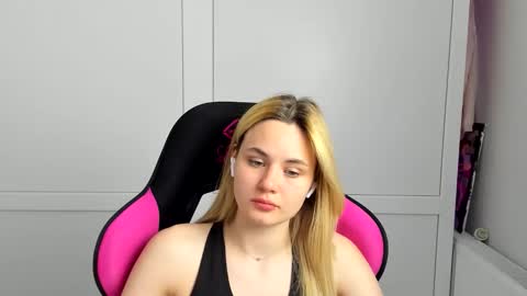 Tay online show from May 26, 7:10 pm