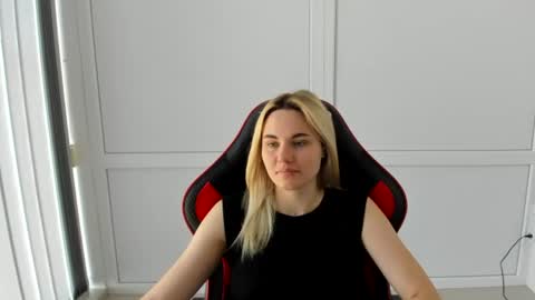 Snapshot of tayla_shy chatting on July 13, 9:45 am Tay online show from July 13, 9:45 am