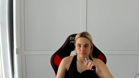 Snapshot of tayla_shy chatting on July 14, 7:24 am Tay online show from July 14, 7:24 am
