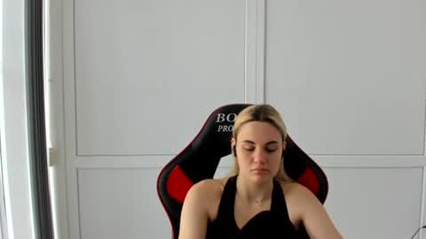 Snapshot of tayla_shy chatting on July 14, 10:21 am Tay online show from July 14, 10:21 am