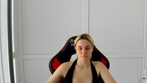 Snapshot of tayla_shy chatting on July 15, 7:24 am Tay online show from July 15, 7:24 am