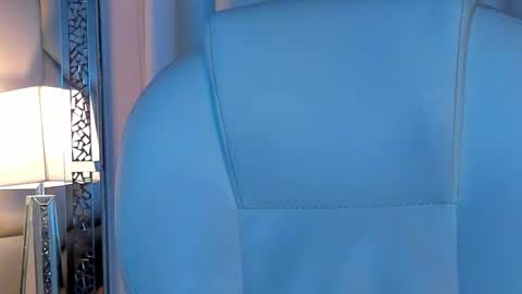 Snapshot of tayler_swift1 chatting on December 5, 2:00 pm tayler_swift1 online show from December 5, 2:00 pm