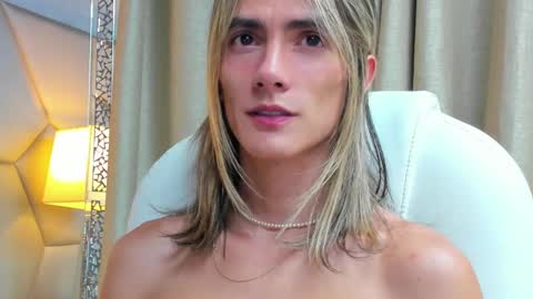 Snapshot of tayler_swift1 chatting on February 1, 6:00 am tayler_swift1 online show from February 1, 6:00 am