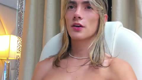 Snapshot of tayler_swift1 chatting on February 5, 7:29 am tayler_swift1 online show from February 5, 7:29 am