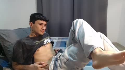 independent model online show from June 5, 6:20 am
