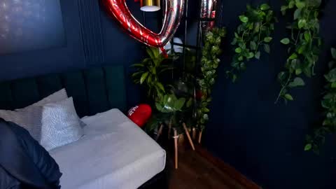 Taylor Bennet online show from February 17, 12:05 pm