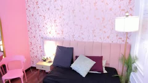 Taylor Bennet online show from March 15, 12:00 pm