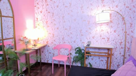 Taylor Bennet online show from April 7, 11:32 am