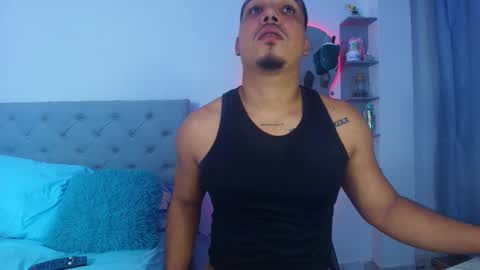 Snapshot of taylor_collins_2 chatting on October 2, 5:25 am taylor_collins_2 online show from October 2, 5:25 am