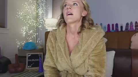 Taylor --  online show from May 24, 10:09 am