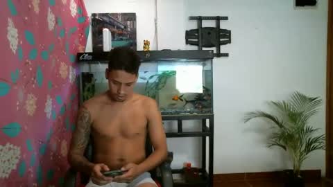 Taylor and Meghan online show from October 17, 2:37 am