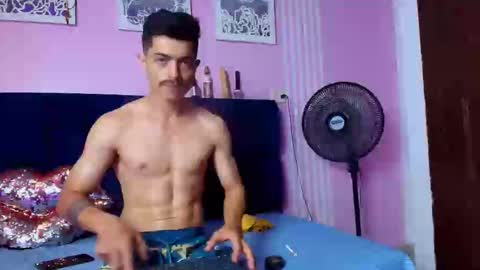 Snapshot of taylor_stele chatting on May 26, 8:16 pm taylor stele online show from May 26, 8:16 pm