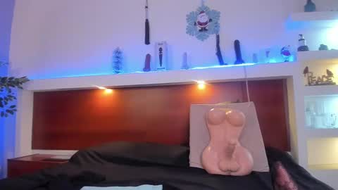 Taylor online show from December 23, 3:01 pm