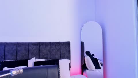 Taylor online show from April 14, 8:15 pm