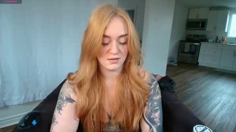 Snapshot of taylortait chatting on November 3, 6:53 pm Taylor Tait online show from November 3, 6:53 pm