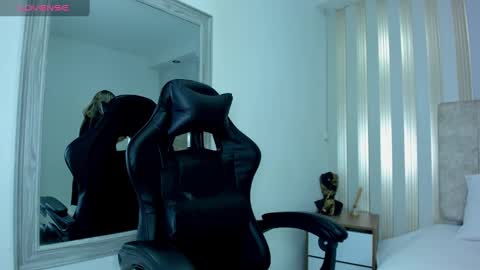 tayra online show from January 22, 1:20 am