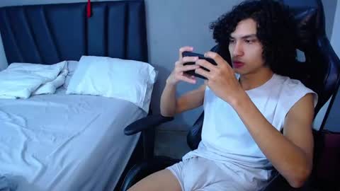 Snapshot of tayronx33 chatting on February 3, 9:09 pm Tayron online show from February 3, 9:09 pm