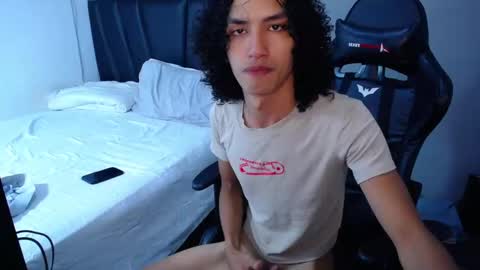 Snapshot of tayronx33 chatting on March 16, 5:50 pm Tayron online show from March 16, 5:50 pm