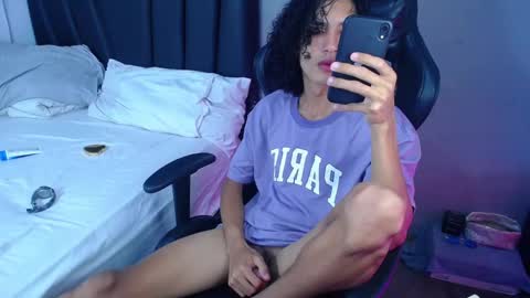 Snapshot of tayronx33 chatting on March 21, 5:38 pm Tayron online show from March 21, 5:38 pm