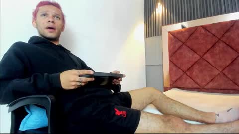 Snapshot of tayson_scott chatting on December 22, 12:13 pm Tayson online show from December 22, 12:13 pm