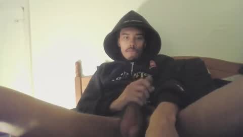 Snapshot of tdr1998 chatting on February 8, 8:01 pm tdr1998 online show from February 8, 8:01 pm