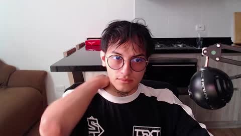 Snapshot of te0__0 chatting on April 15, 3:41 pm Teo independent model online show from April 15, 3:41 pm