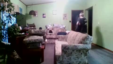 Snapshot of teak4u chatting on December 17, 9:27 pm Teak online show from December 17, 9:27 pm