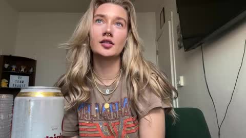 Snapshot of teamtragic chatting on September 15, 12:21 am Katy online show from September 15, 12:21 am