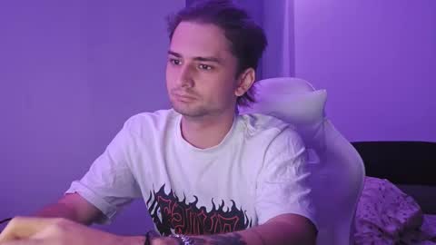 Snapshot of teasenova chatting on November 6, 6:09 pm Vlad online show from November 6, 6:09 pm