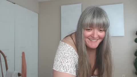 Snapshot of teases chatting on October 5, 5:00 pm teases online show from October 5, 5:00 pm