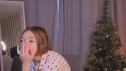 Snapshot of tecna_tonic chatting on December 17, 5:35 am all me precious online show from December 17, 5:35 am