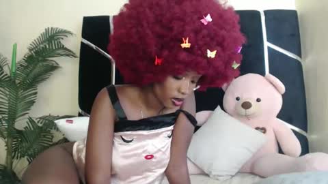 Snapshot of teelouh chatting on April 21, 7:03 am Kittie online show from April 21, 7:03 am