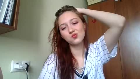 Snapshot of temptingvision chatting on March 12, 7:57 am temptingvision online show from March 12, 7:57 am