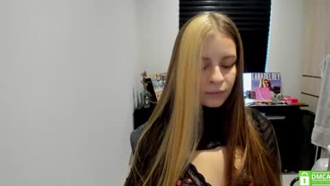 Snapshot of temptressweet chatting on July 17, 10:36 pm Scar online show from July 17, 10:36 pm