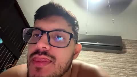 Snapshot of teo_rojas chatting on May 21, 6:42 am Rojas online show from May 21, 6:42 am