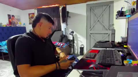 teoyes_ online show from November 15, 5:20 pm