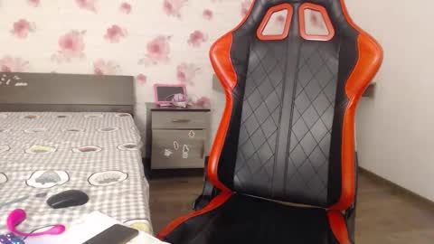 Snapshot of teressa_lovee chatting on April 15, 10:10 pm teressa_lovee online show from April 15, 10:10 pm