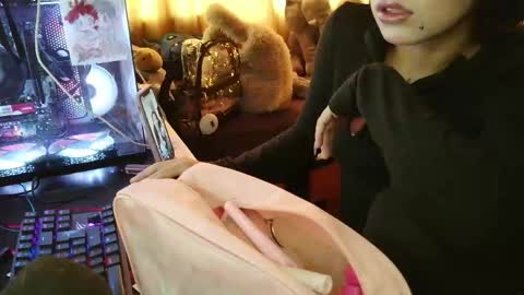 Terra Elowen online show from April 10, 1:16 pm