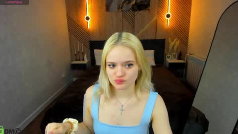 Snapshot of tessa_ashe chatting on March 22, 9:02 am Tessa online show from March 22, 9:02 am