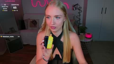 TessaHamilton online show from May 28, 2:58 pm