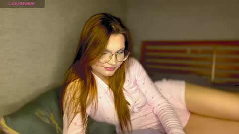 Snapshot of tessalust_ chatting on May 3, 6:25 pm Tessa online show from May 3, 6:25 pm