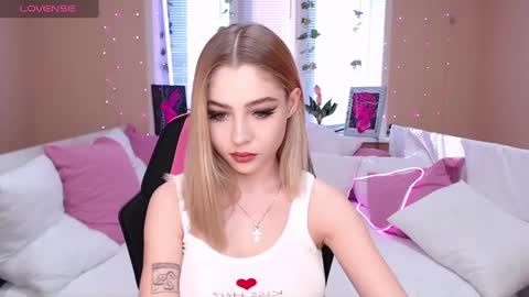 Snapshot of tessawillson chatting on January 21, 7:37 am Tessa online show from January 21, 7:37 am