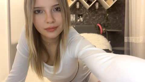 Snapshot of tessiebe chatting on February 27, 2:17 pm tessiebe online show from February 27, 2:17 pm