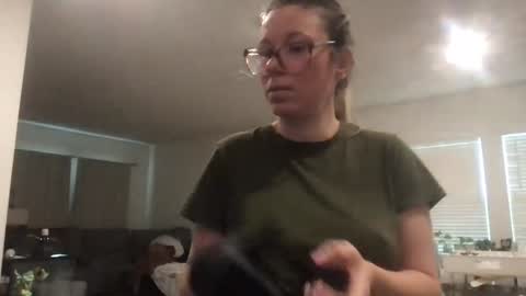 Daphne Summers online show from April 15, 6:15 pm