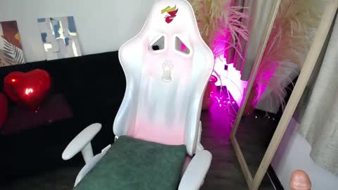 teylo_80as online show from April 15, 12:23 pm